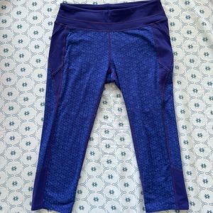ATHLETA 3/4 LENGTH BLUE LEGGINGS